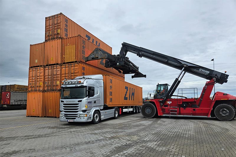 Empotage et dépotage de containers